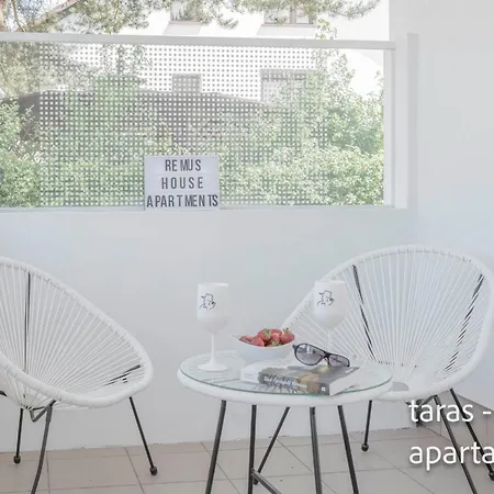 Remus House Ii Dom Nad Morzem Na Wylacznosc Dla 12 Osob 招待所 3*